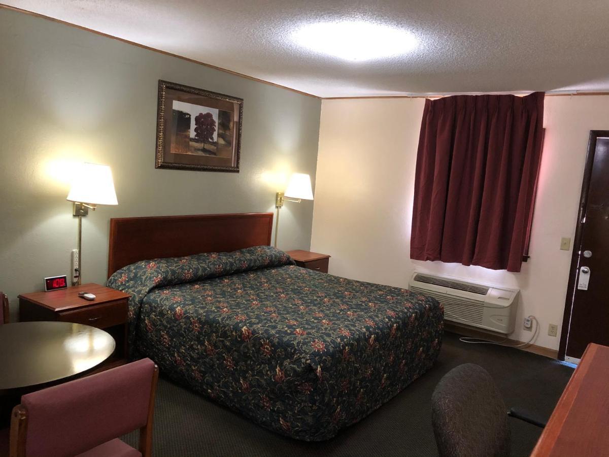 Budget Host Inn - Emporia Εξωτερικό φωτογραφία